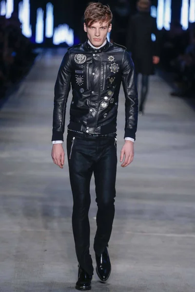 Look 25